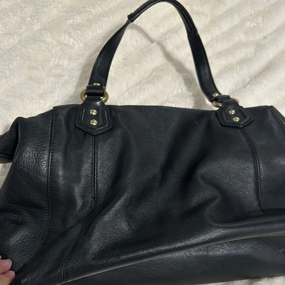 Elegant Black Leather Handbag - Picture 4 of 7